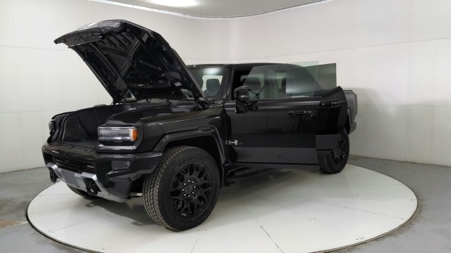 Used 2025 Void Black GMC 2X image 9