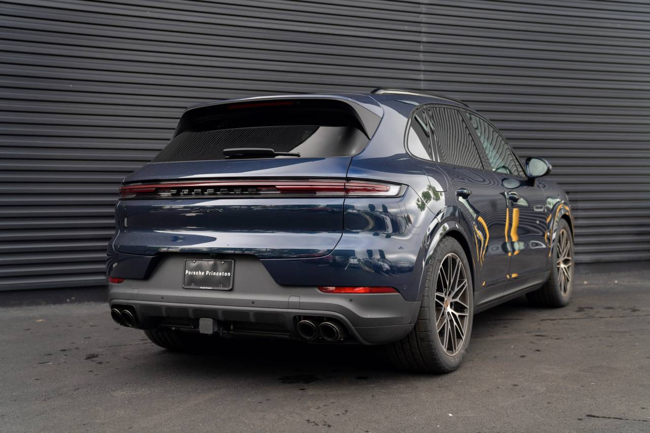 2025 Porsche Cayenne photo 16