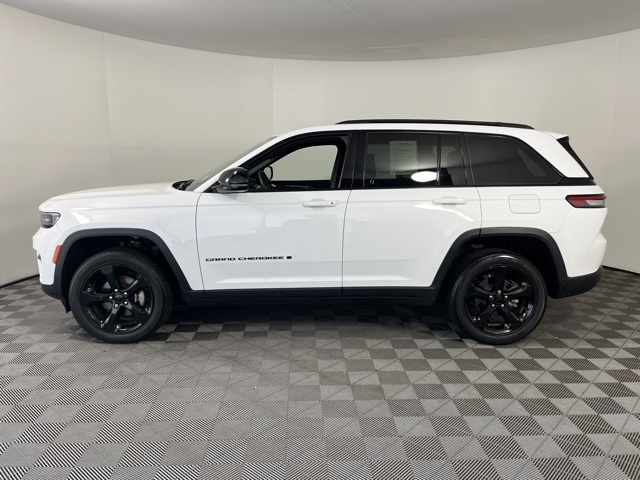 2022 Jeep Grand Cherokee Altitude photo 3