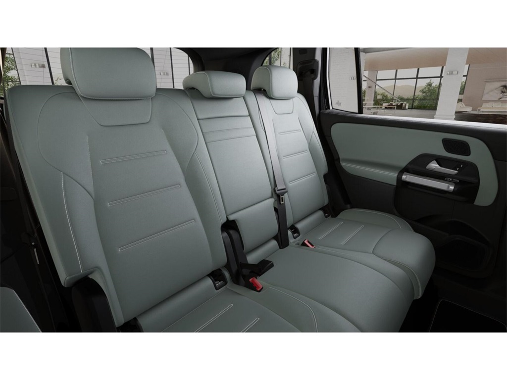 2026 Mercedes Benz GLB 250 4MATIC photo 4
