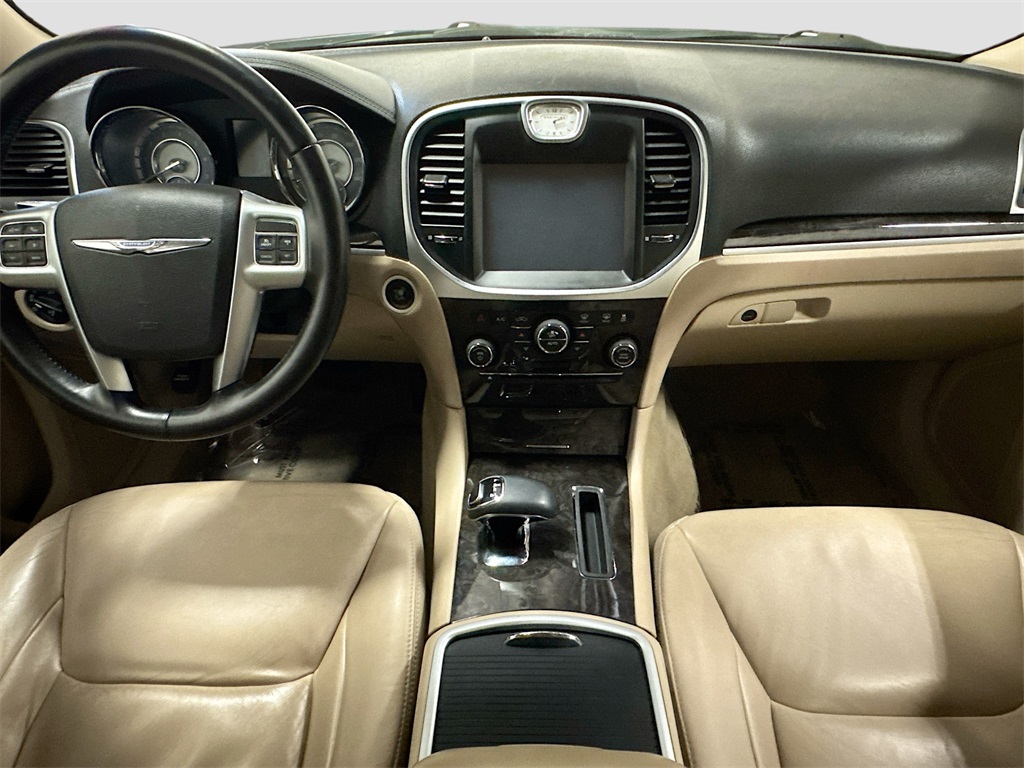 2013 Chrysler 300 Base photo 11