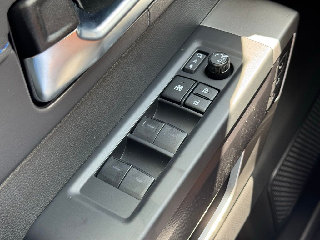2025 Toyota Tundra Platinum CrewMax photo 19