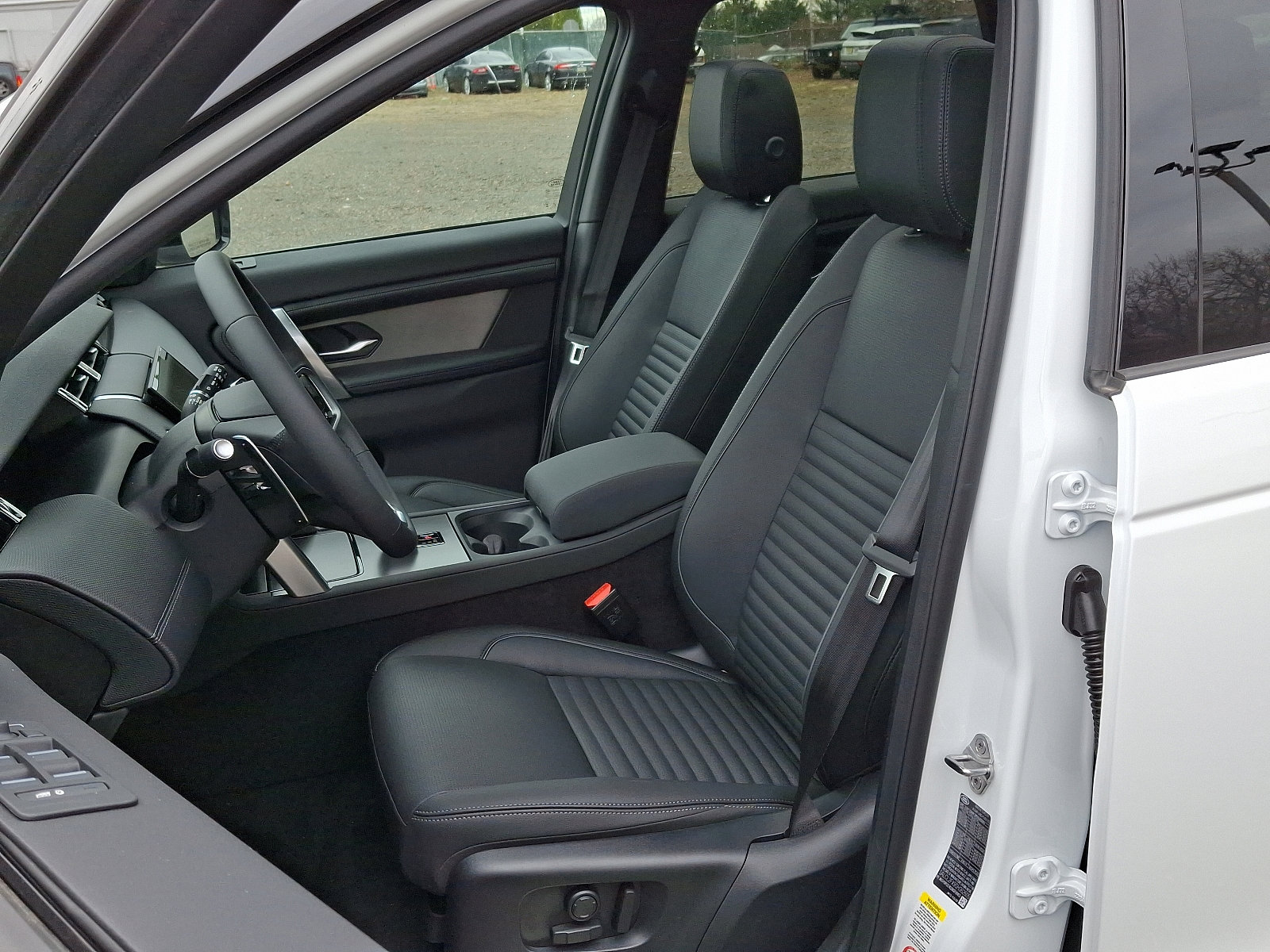 2025 Land Rover Discovery Sport Dynamic SE photo 14