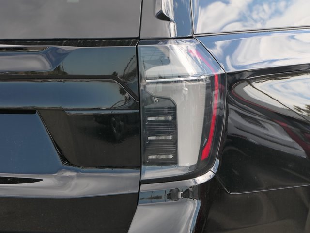 2026 Chevrolet Suburban Z71 photo 3