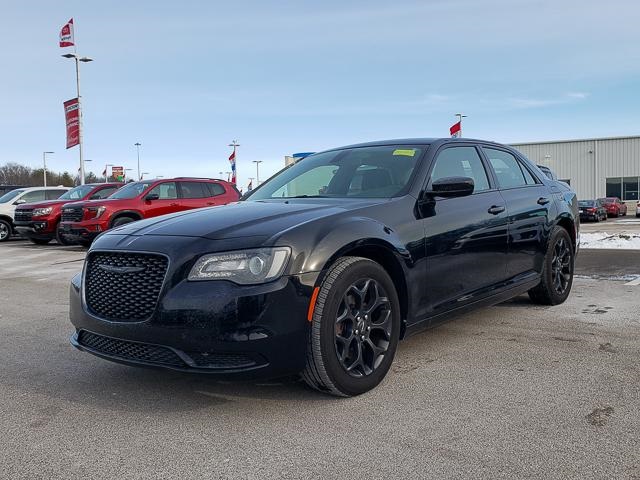 2020 Chrysler 300 Touring's photo