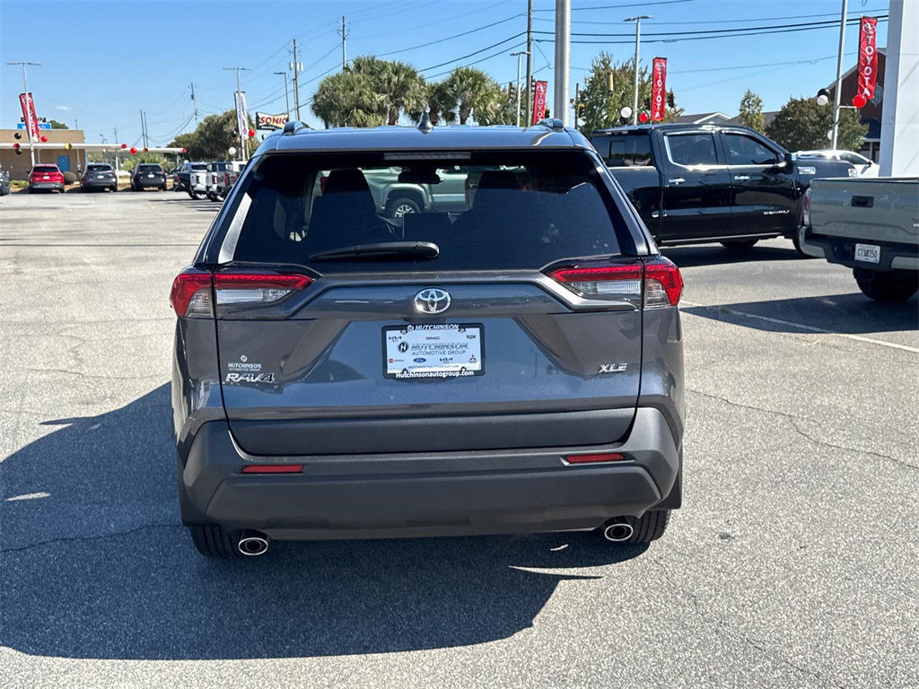 2025 Toyota RAV4 XLE photo 4