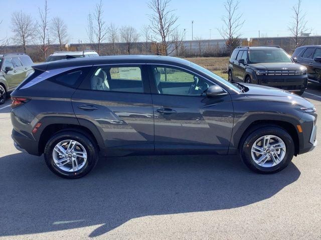 2025 Hyundai Tucson SE photo 4