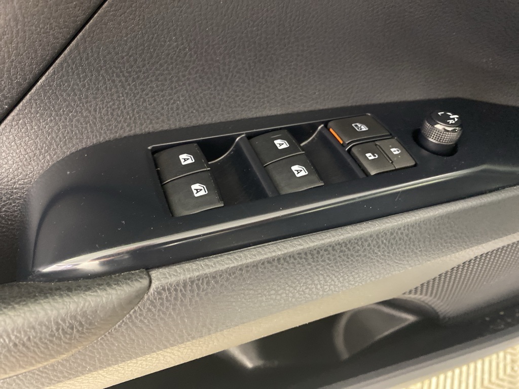 2018 Toyota Camry SE photo 19