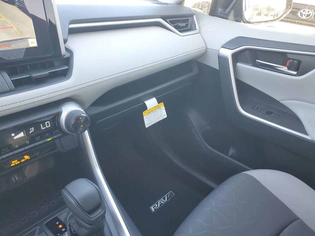 2025 Toyota RAV4 Hybrid XLE photo 24