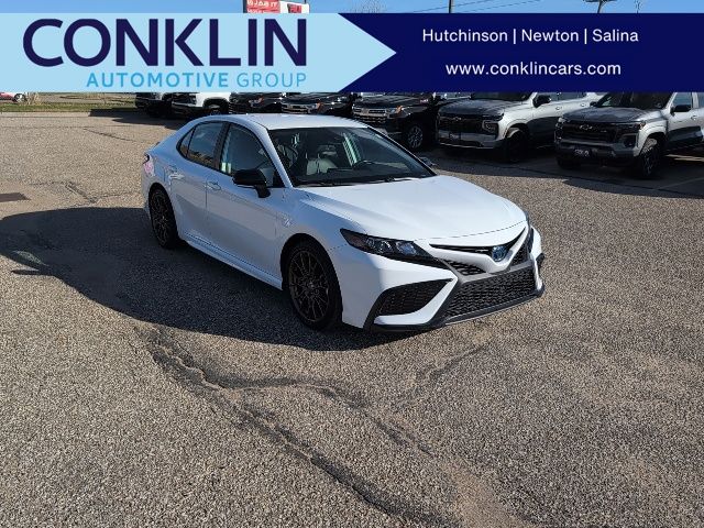 2023 Toyota Camry SE's photo