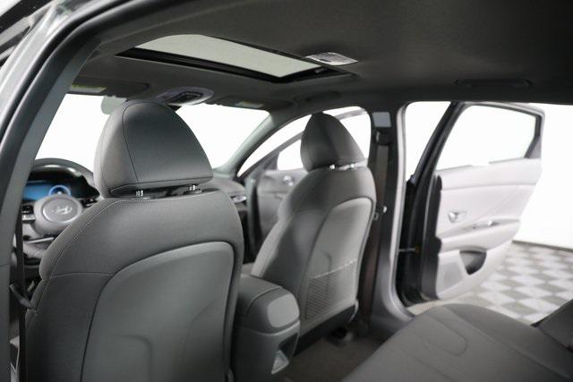 2025 Hyundai Elantra SEL Convenience photo 15