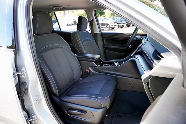 2023 Jeep Grand Cherokee Laredo photo 11