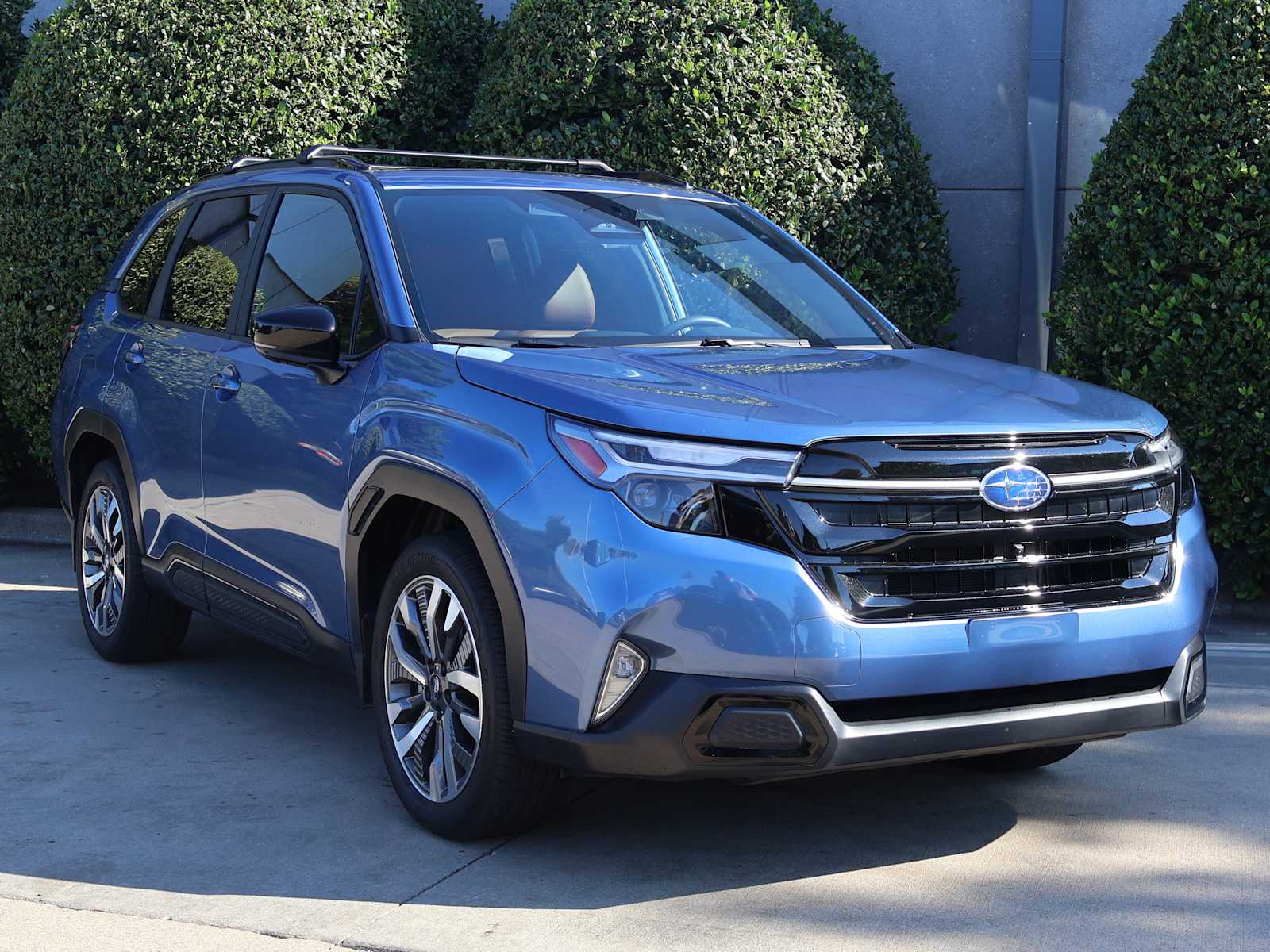 2025 Subaru Forester Touring photo 2