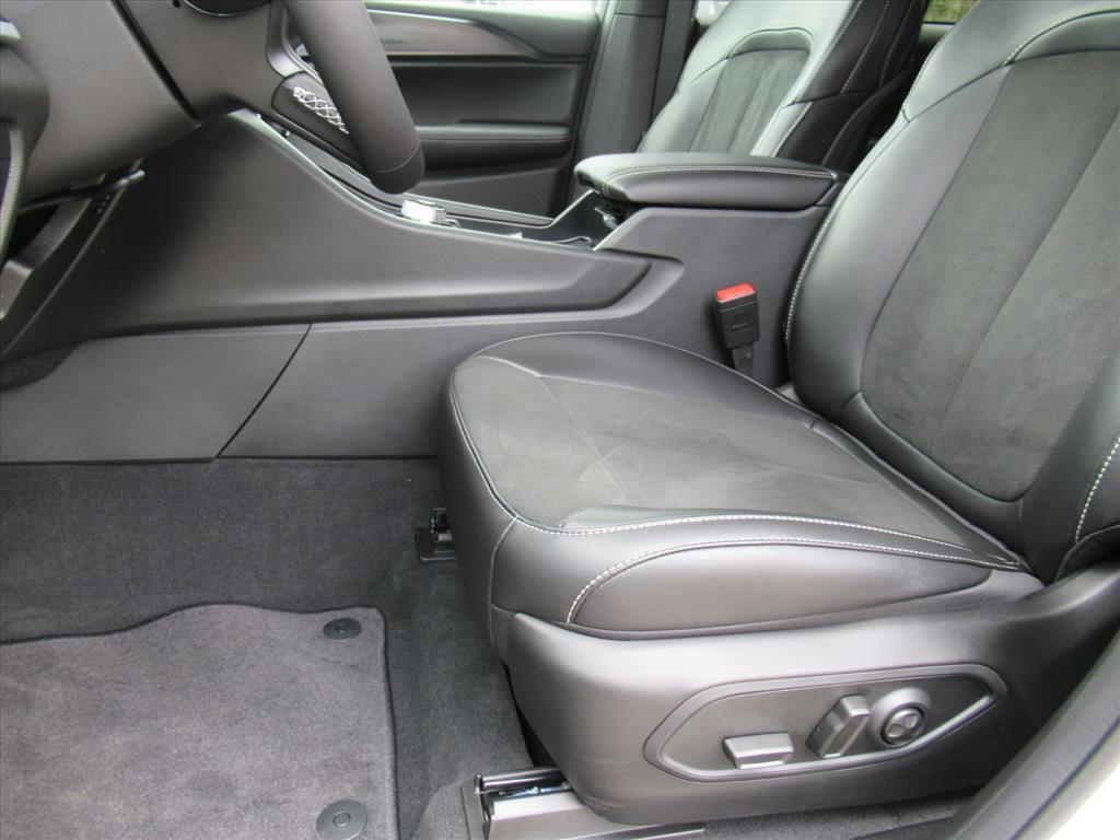 2025 Jeep Grand Cherokee Altitude photo 14