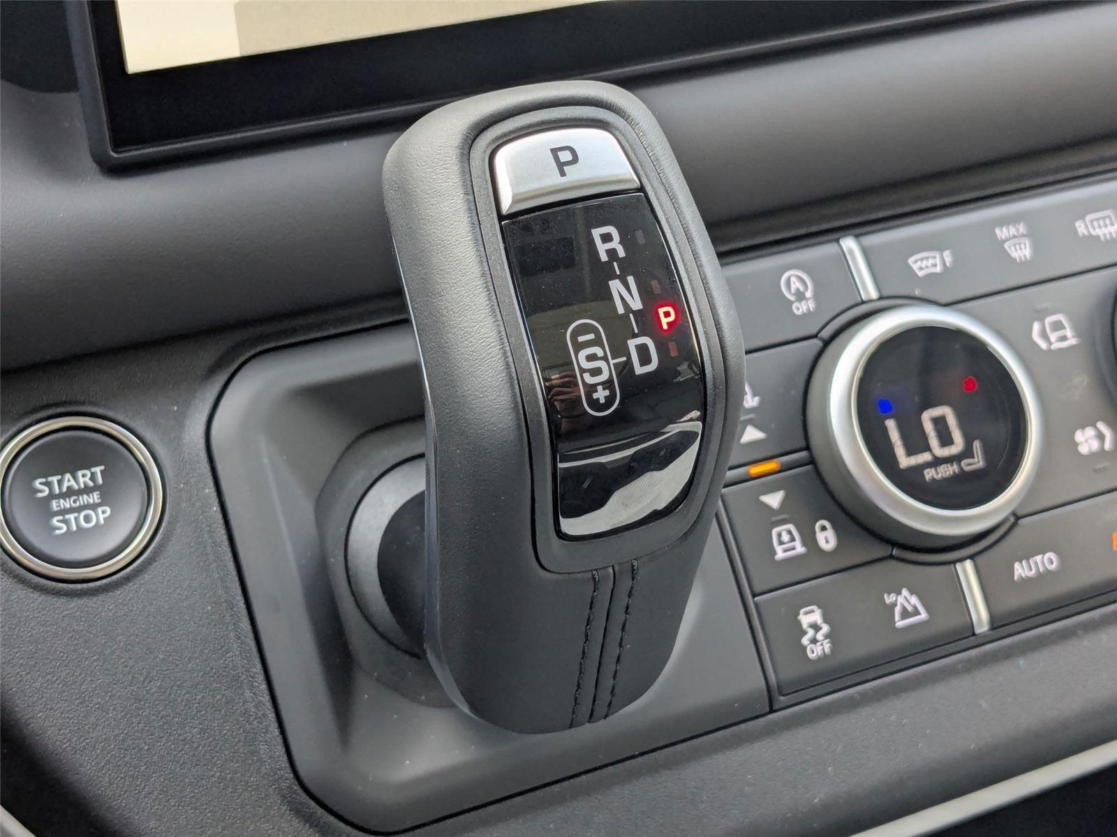 2025 Land Rover Defender 130 X-Dynamic SE photo 21