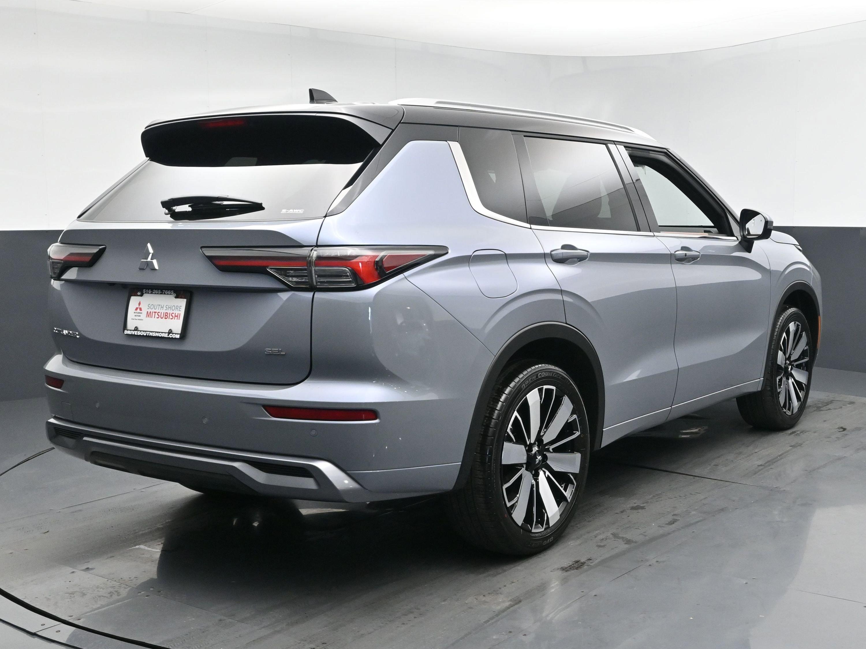 2025 Mitsubishi Outlander SEL photo 19