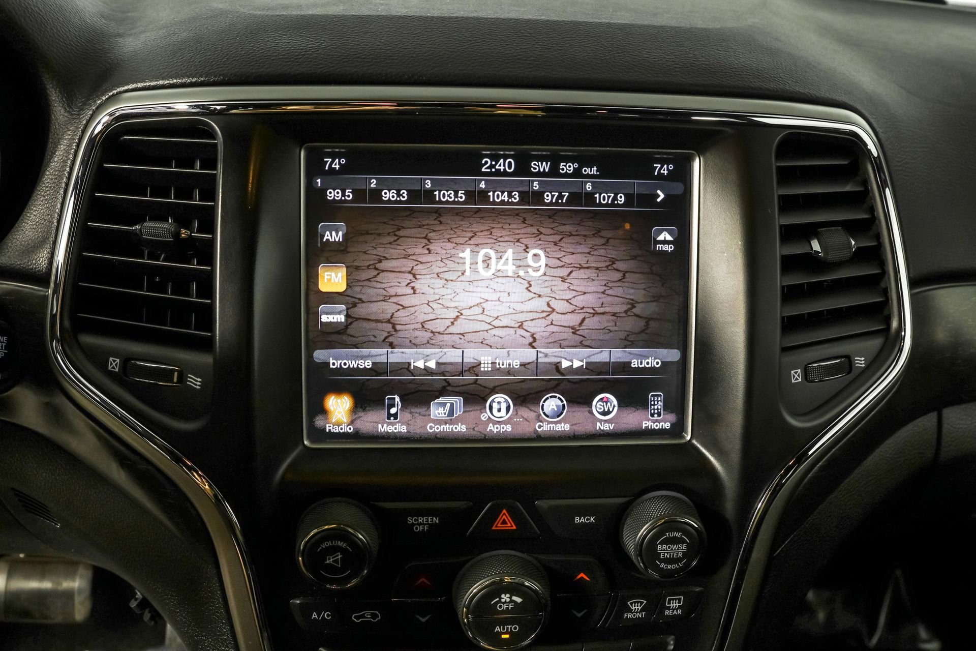 2017 Jeep Grand Cherokee Altitude photo 20