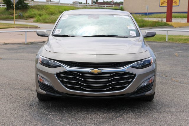 2025 Chevrolet Malibu 1LT photo 2