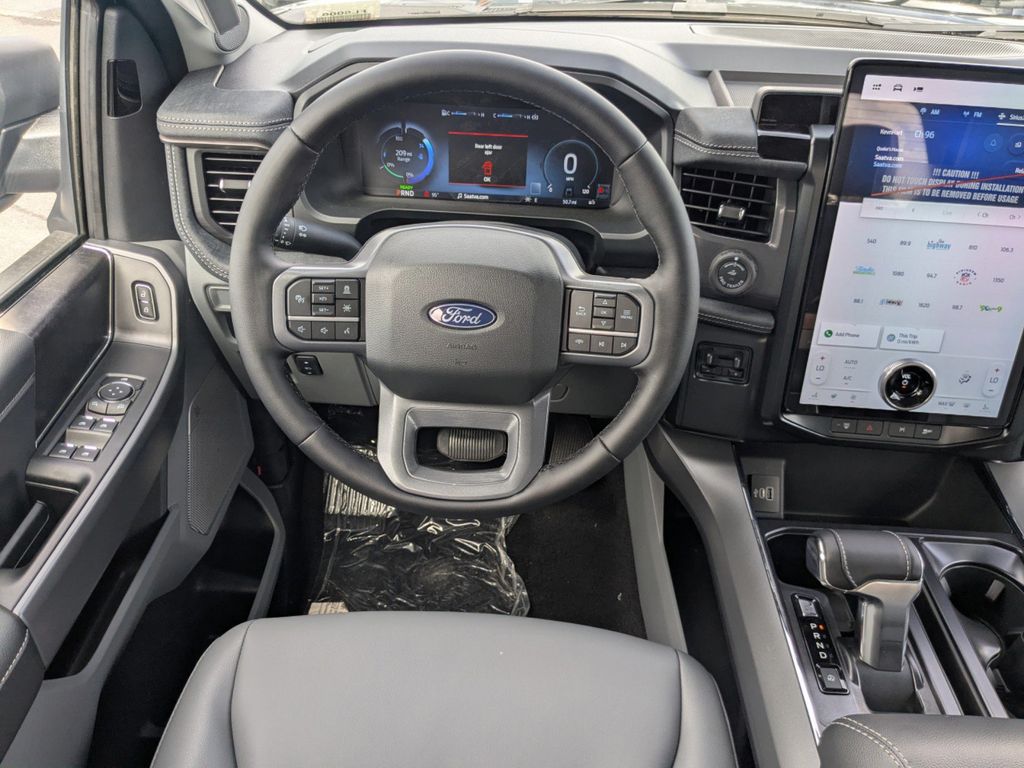 2025 Ford F-150 Lightning photo 15
