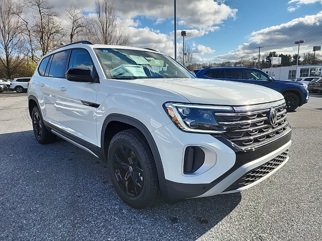 2025 Volkswagen Atlas Atlas Peak Edition's photo