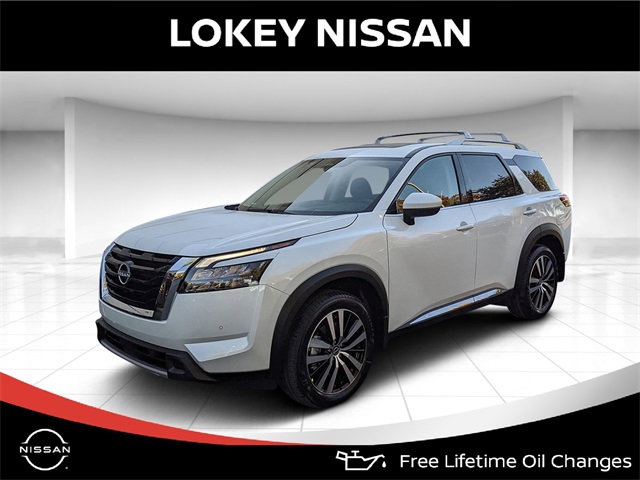 2025 Nissan Pathfinder Platinum's photo