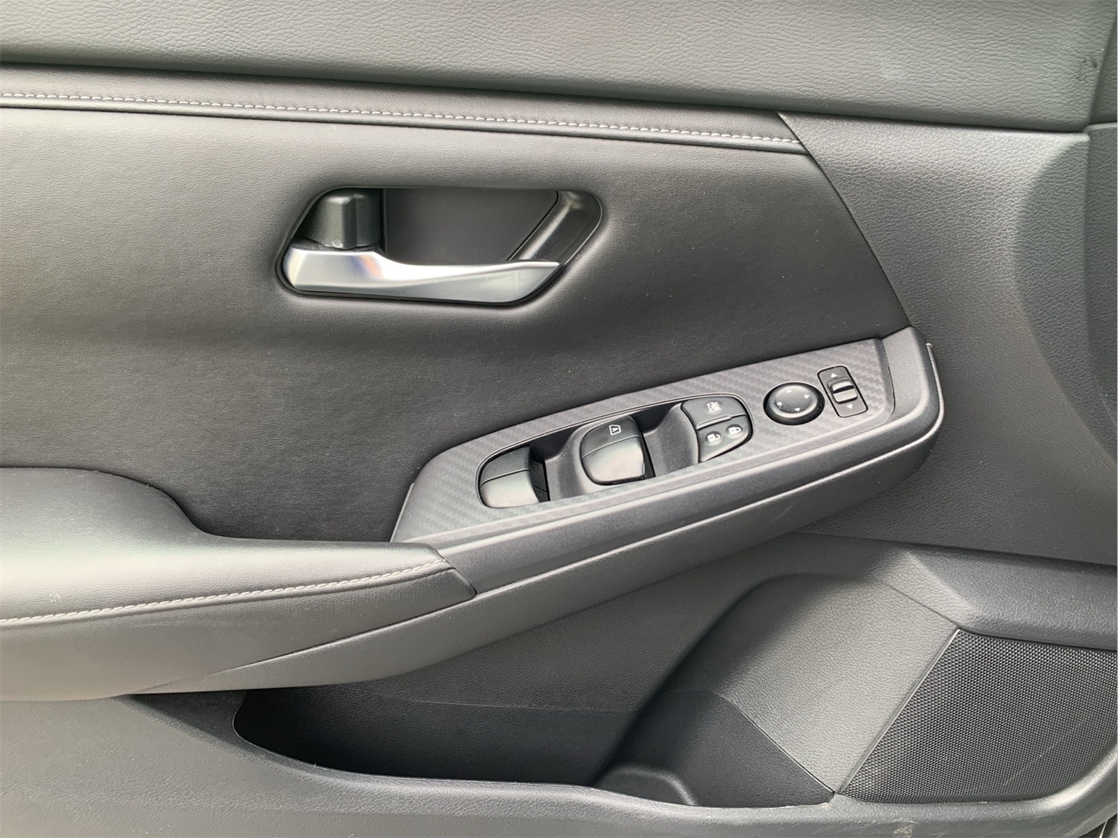 2024 Nissan Sentra SV photo 10