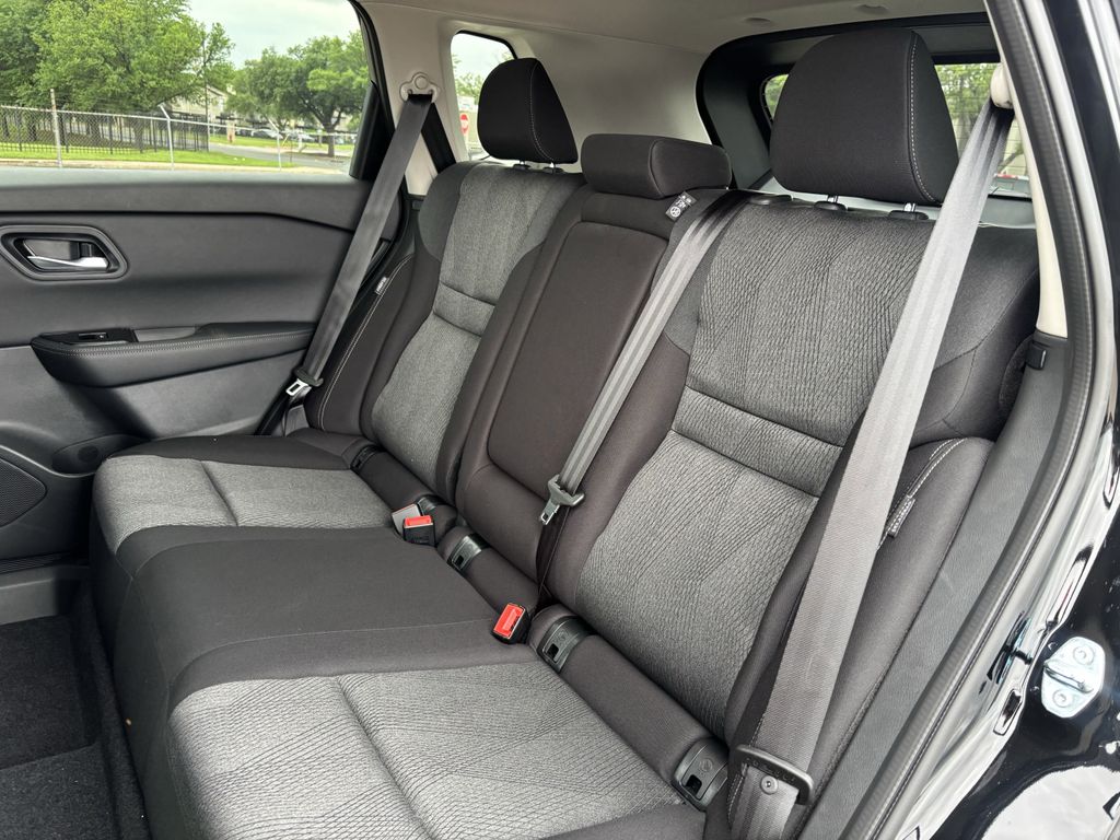 2025 Nissan Rogue SV photo 19
