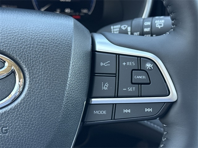 2025 Toyota Highlander Limited photo 24
