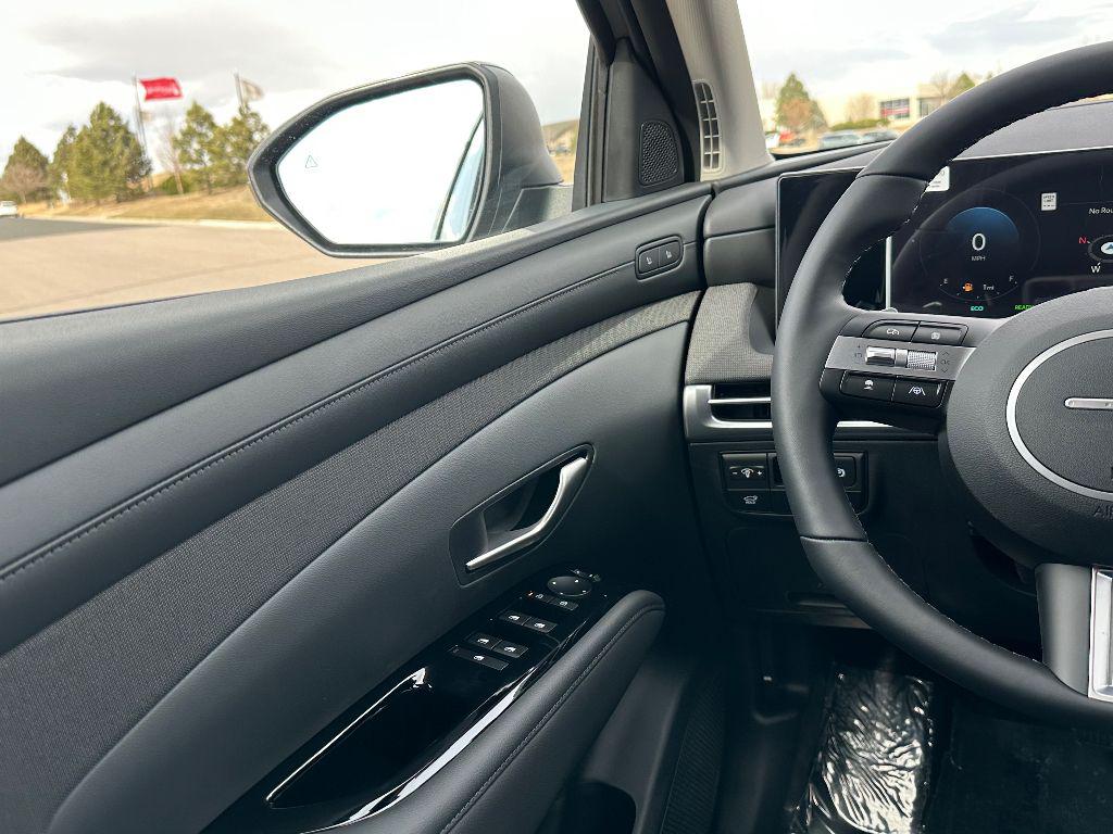 2025 Hyundai Tucson Hybrid Limited photo 17