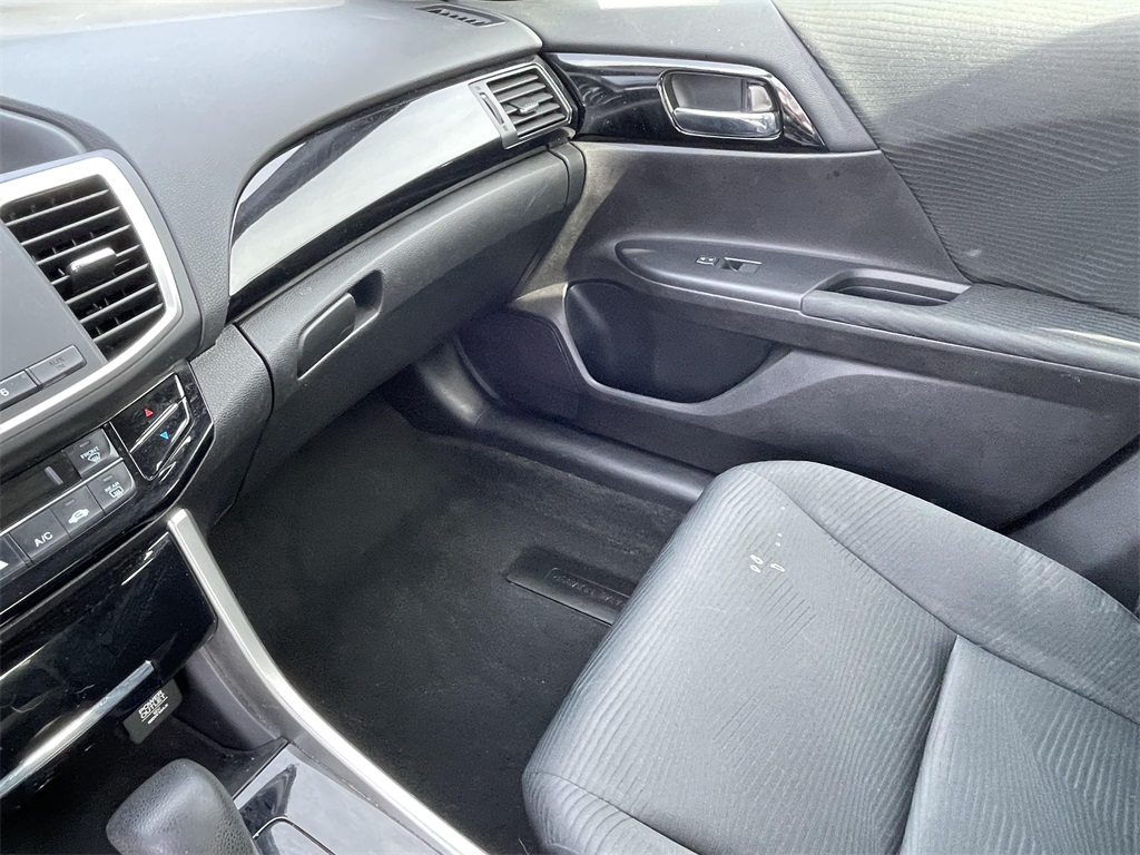 2017 Honda Accord LX photo 21