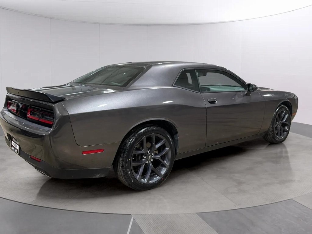 2022 Dodge Challenger SXT photo 4