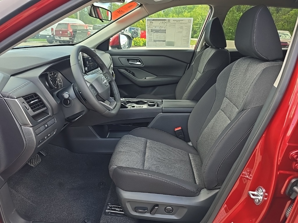 2026 Nissan Rogue SV photo 3