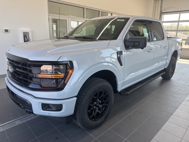 2025 Ford F-150 XLT photo 3