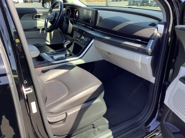 2022 Kia Carnival LX photo 32