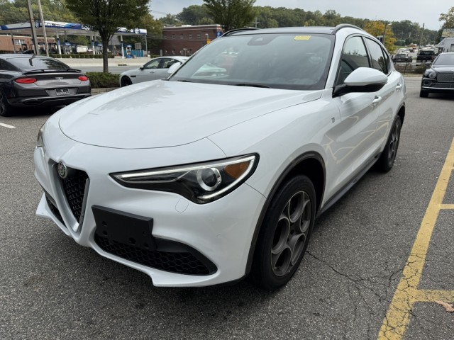 2022 Alfa Romeo Stelvio Ti photo 3