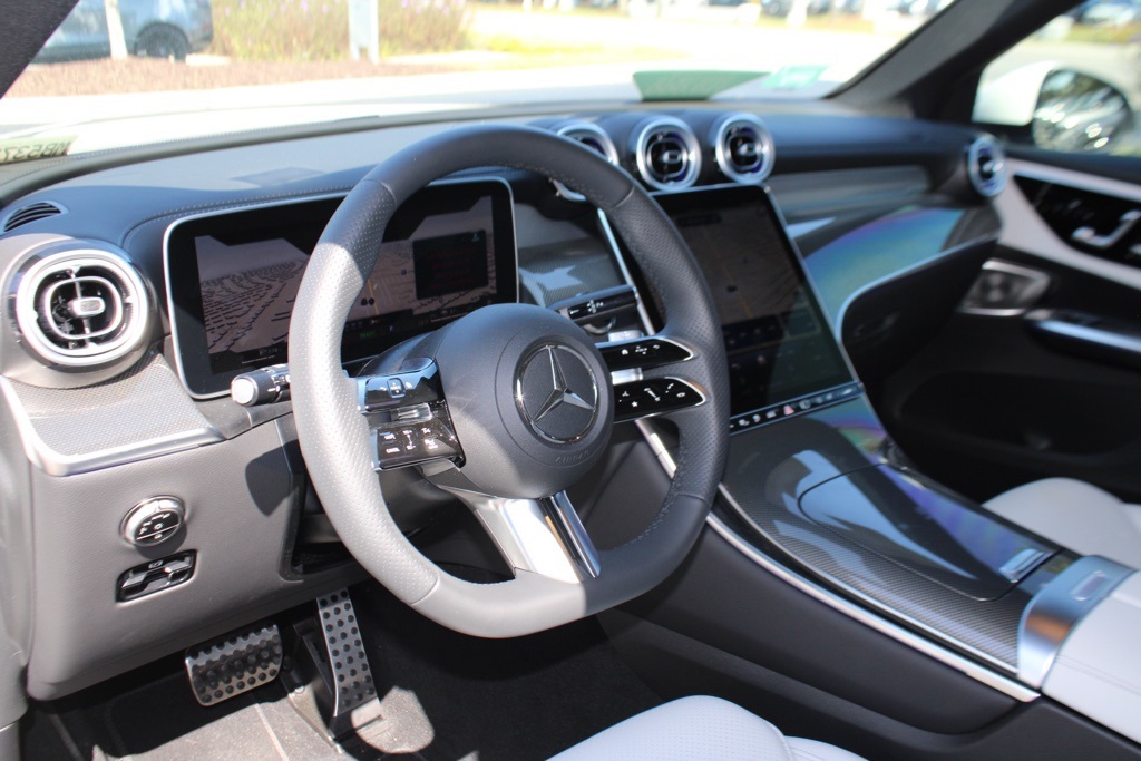 2025 Mercedes Benz GLC 350e 4MATIC photo 3