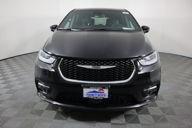 2025 Chrysler Pacifica Hybrid photo 3