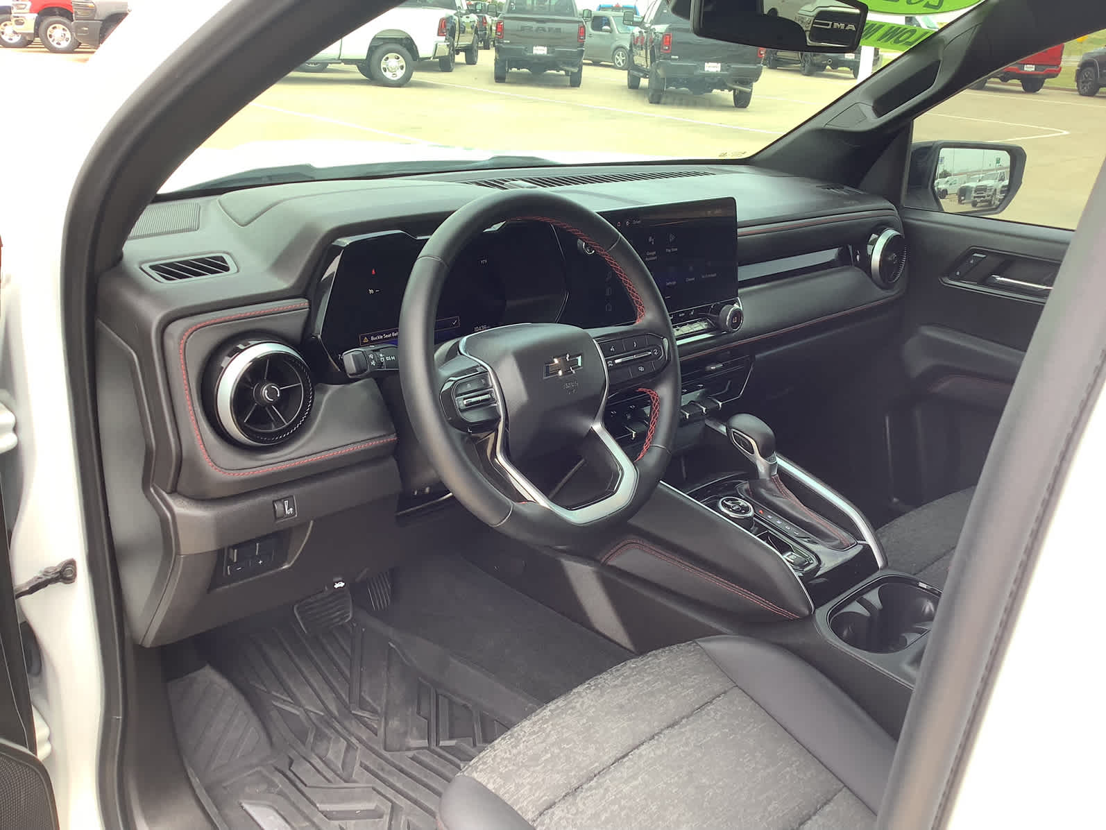 2024 Chevrolet Colorado Z71 photo 12