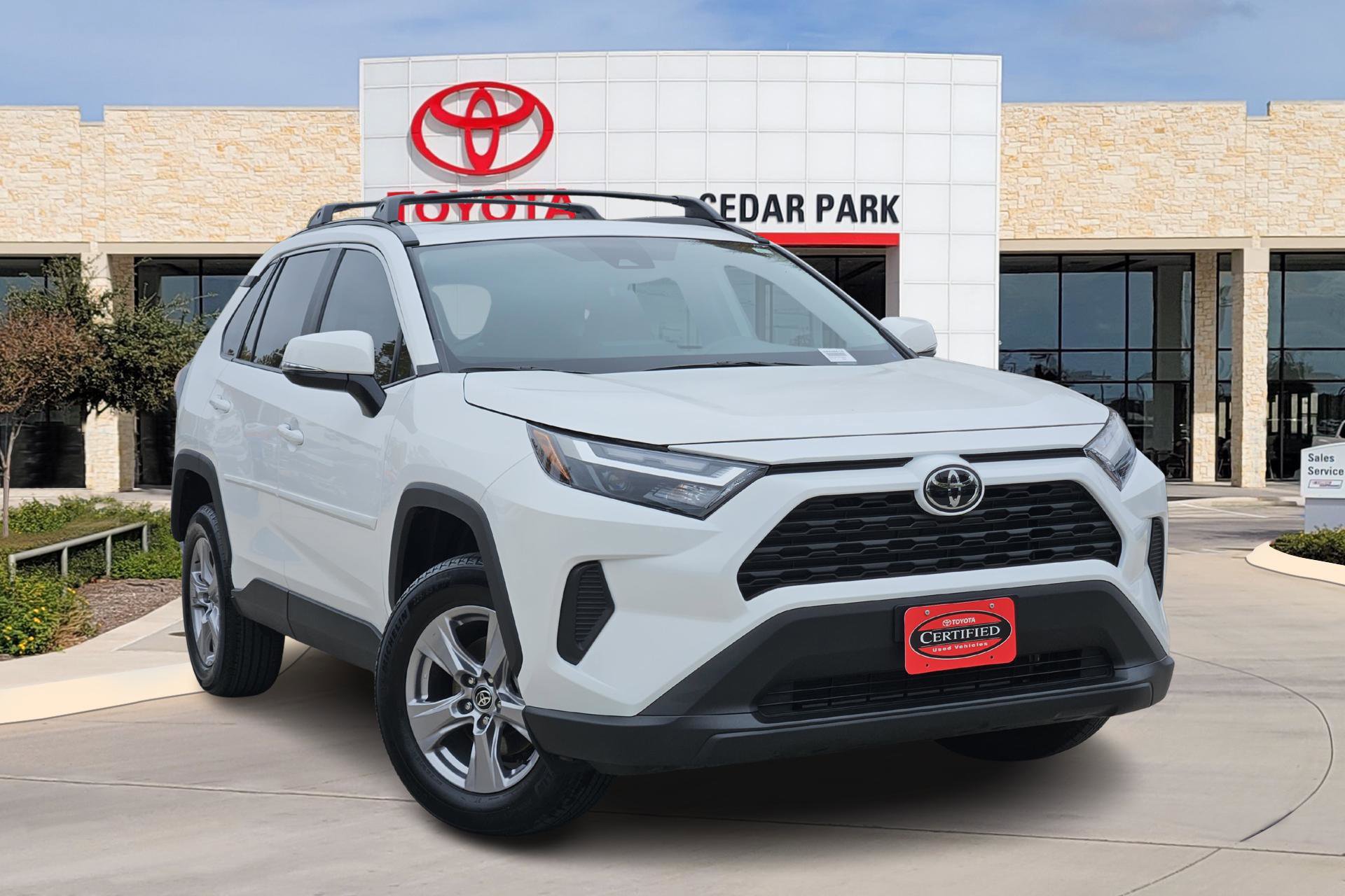 2025 Toyota RAV4 XLE's photo