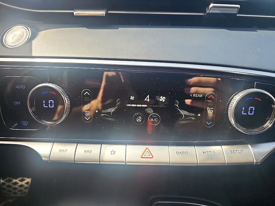 2023 Genesis GV70 2.5T Sport photo 27