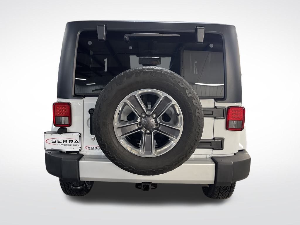 2013 Jeep Wrangler Sahara photo 4