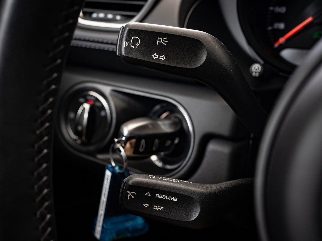 2023 Porsche Cayman T photo 18