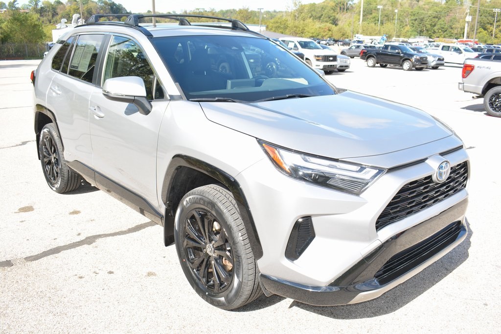 2022 Toyota RAV4 Hybrid SE photo 4