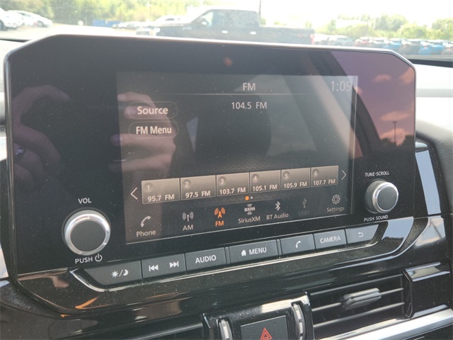 2022 Nissan Pathfinder S photo 19
