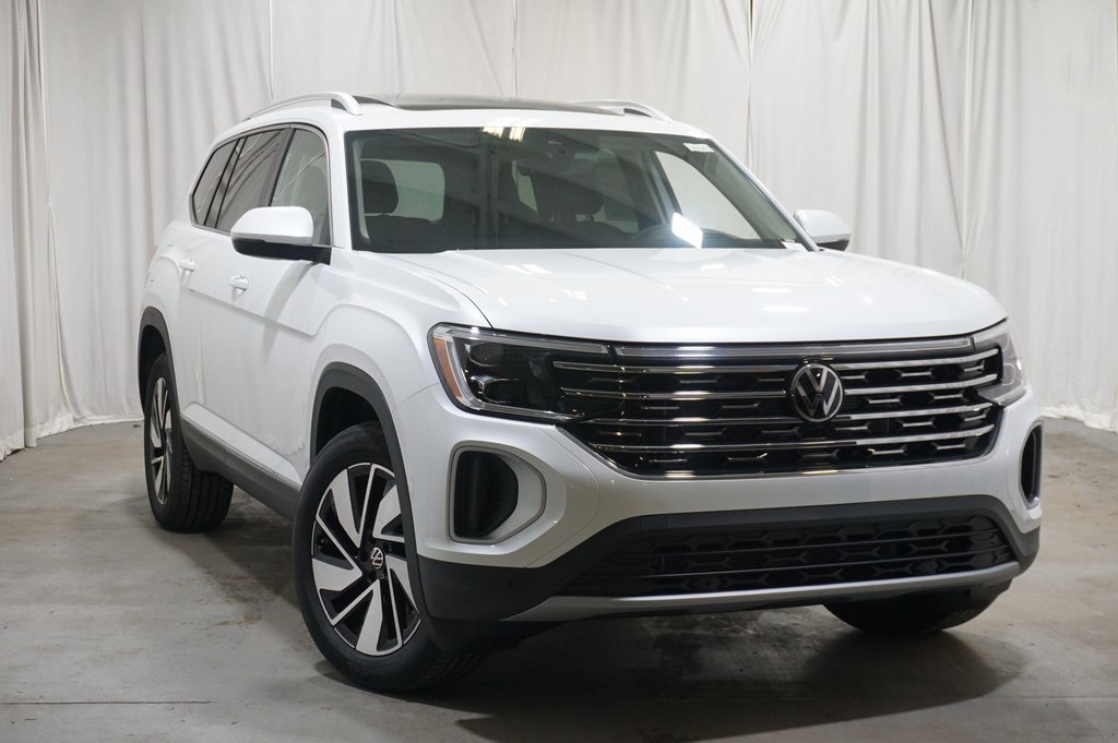 2025 Volkswagen Atlas SEL photo 2
