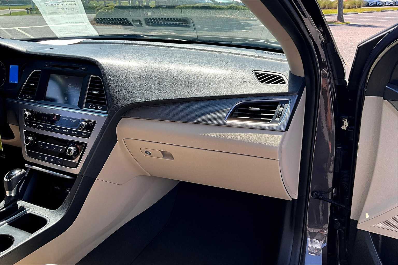 2016 Hyundai Sonata SE photo 16