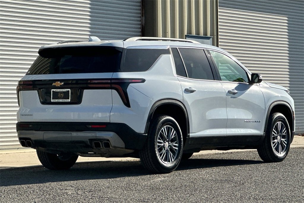 2025 Chevrolet Traverse photo 6