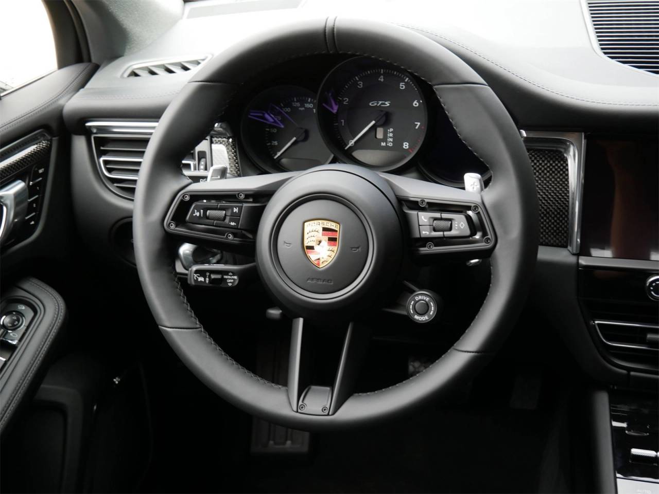 2025 Porsche Macan GTS photo 8