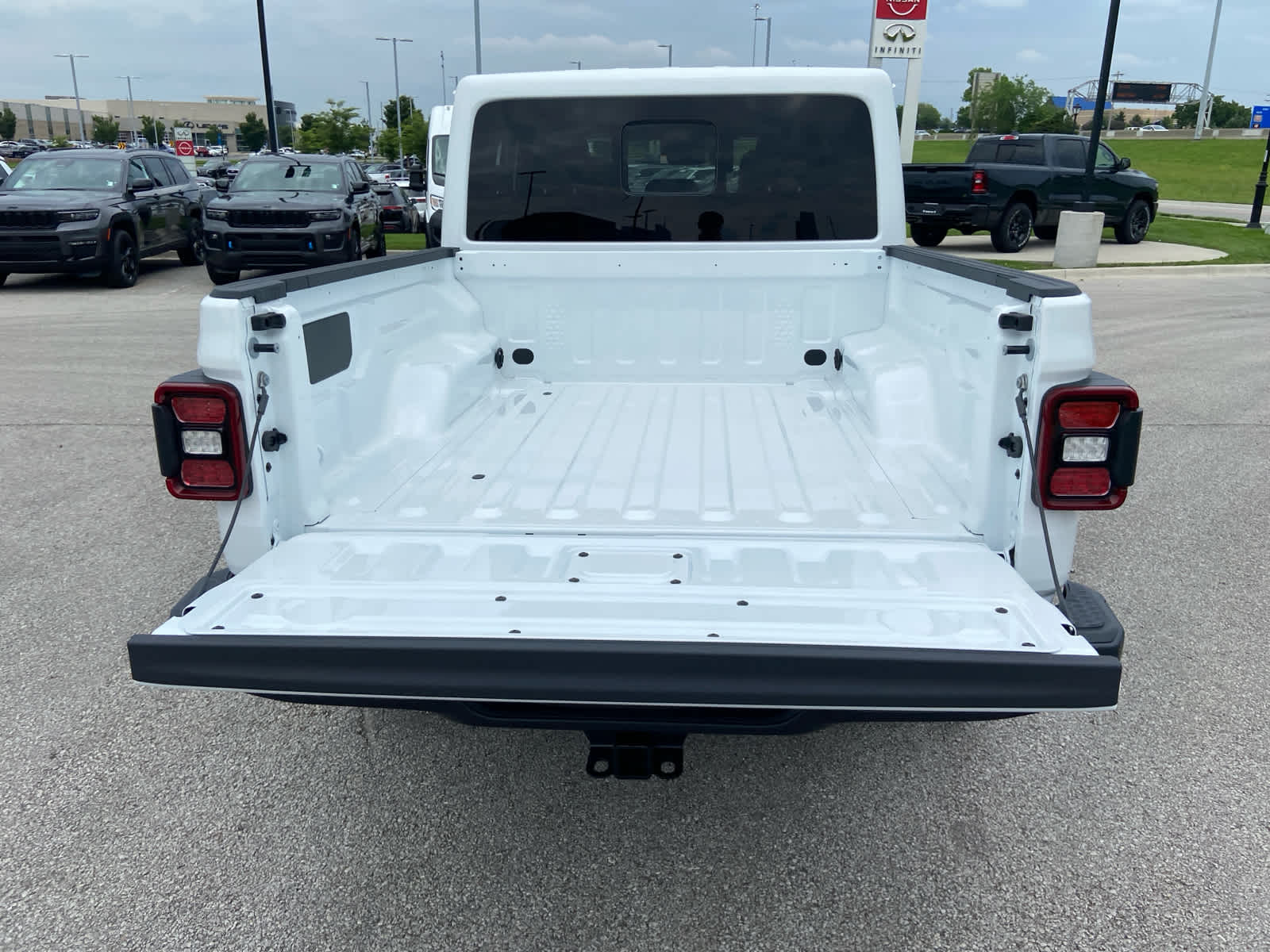2025 Jeep Gladiator Willys photo 10