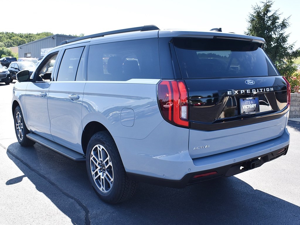 2025 Ford Expedition MAX photo 2